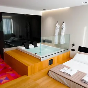 Zoe Luxury , Catane Italie