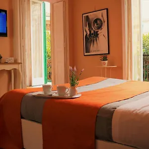 Amedeo Square 3*, Naples Italie