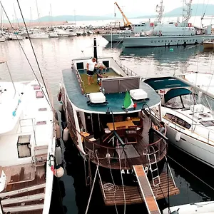  Bed and breakfast Boat & Breakfast Alicudi